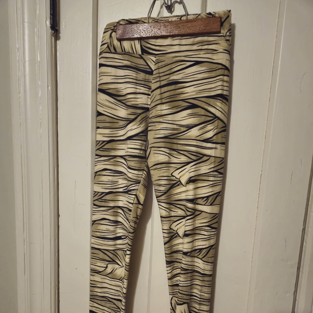 LuLaRoe Cream and Gray Striped Leggings